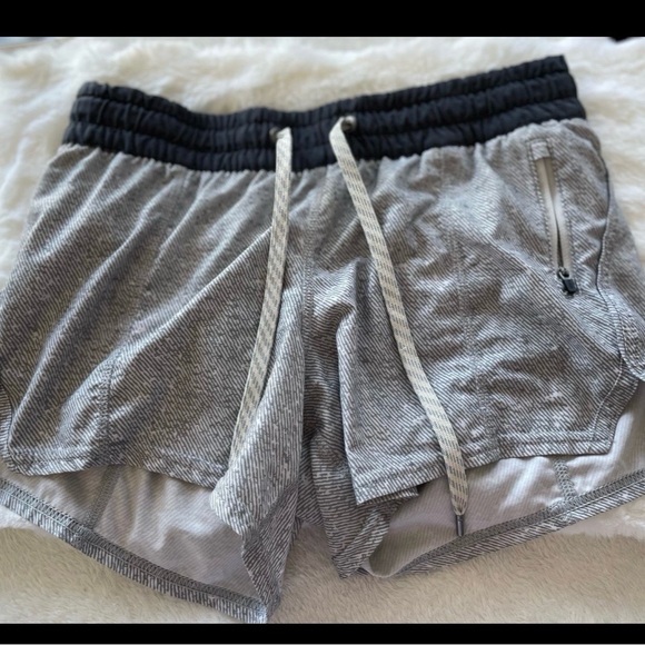 Vuori Pants - Vuori Gray Athletic Drawstring Shorts with Black Waistband Sz Xs
